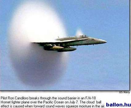 Hangrobbanás F/A-18